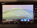【バックカメラ】運転が苦手な方も車庫入れラクラクです!ギアをリバースに入れれば自動的に切り換わりますので、面倒な操作は不要です♪狭い駐車場もお車を傷つけず安心ですね!