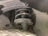 お車を安心してお乗りいただく為には、足回りの定期点検が欠かせません。サービスサポート(有償保証)では無料点検もご提供しており、安心のカーライフをお過ごしいただけるサポート体制が整っています。