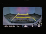 【バックカメラ】運転が苦手な方も車庫入れラクラクです!ギアをリバースに入れれば自動的に切り換わりますので、面倒な操作は不要です♪狭い駐車場もお車を傷つけず安心ですね!