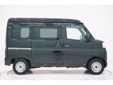 県内13店舗にて常時500台以上ダイハツ車を展示中です。見て、触って、納得のいく一台をぜひ見つけてください。
