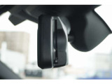 BMW純正のミラー一体型ETC車載器を装備しています。運転席からの視界を遮ることなく、インテリアの洗練されたデザインを損なわないスマートな配置が特徴です。