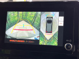 【パノラミックビューモニター】専用のカメラにより、上から見下ろしたような視点で360度クルマの周囲を確認することができます☆死角部分も確認しやすく、狭い場所での切り返しや駐車もスムーズに行えます。