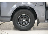タイヤサイズ(195/80R15)です。