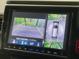 【マルチビューカメラシステム】専用のカメラにより、上から見下ろしたような視点で360度クルマの周囲を確認することができます☆死角部分も確認しやすく、狭い場所での切り返しや駐車もスムーズに行えます。