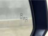車線変更時の後方確認をアシストしてくれるブラインドスポットモニター!ドアミラーの死角を検知してくれるから車線変更もスムーズです。