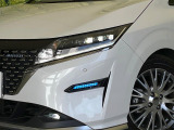 【LEDヘッドライト】悪天候や夜間走行時も良好な視界を確保し安心して運転できる高輝度LEDヘッドライトを装備!点灯速度が早く、消費電力も抑えられています。