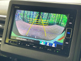 【バックカメラ】駐車時に後方がリアルタイム映像で確認できます。大型商業施設や立体駐車場での駐車時や、夜間のバック時に大活躍!運転スキルに関わらず、今や必須となった装備のひとつです!