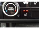 シートヒーター装備付き車!!座席に埋め込まれた電熱線によりシートを暖めることが出来る装備で、温められたシートは、寒い冬には最適です!!