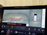 バックモニターも装備しております。バックギアに入れるとナビ画面に車の後方が映し出されます。これで後方確認も安心!