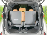 普段のお買い物や通勤、送迎等に十分な荷室スペースを確保しております。セカンドシートを倒すと、大きな荷物の積載も可能です♪