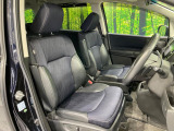 運転席まわりには十分なスペースがあり、大柄な方でもゆったり運転していただける環境です。