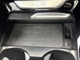 ●置くだけ充電:対応スマートフォンを置くだけでワイヤレスでの充電が可能です!