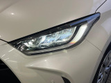 【LEDヘッドライト】悪天候や夜間走行時も良好な視界を確保し安心して運転できる高輝度LEDヘッドライトを装備!点灯速度が早く、消費電力も抑えられています。