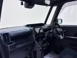 ダイハツのお店では、ダイハツ車を知り尽くしたプロフェッショナルが、専用の診断機器を使って各システムを点検しております。