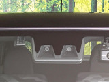 【スマートアシスト】走行中に前方の車両等を認識し、衝突しそうな時は警報とブレーキで衝突回避と被害軽減をアシスト。より安全にドライブをお楽しみいただけます。