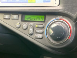 【オートエアコン】一度お好みの温度に設定すれば、車内の温度を検知し風量や温度を自動で調整。暑い&hellip;寒い&hellip;と何度もスイッチ操作をする必要はありません。快適な車内空間には必須の機能ですね♪