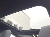 ●サンルーフ:開放感たっぷりの希少装備、サンルーフが装着されています!車内に明かりを取り入れたり景色を楽しむ以外にも、車内の空気も簡単に換気できて快適です!