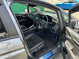 【運転席】座り心地が良いシートなので長時間の運転でも快適にお過ごしいただけます。新品のフロアマットのご注文も可能です。掲載箇所以外にご希望の写真がございましたらお気軽にお問い合わせ下さい。