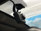 【ドライブレコーダー】ドライブレコーダー装備!走行中はもちろん、あおり運転や事故に遭遇した際、映像で記録し、万一のリスクに備えます。※記録用SDカードはお客様ご自身でご準備いただく必要があります。