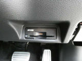 純正ETC2.0付 料金所もスムーズに通れ、割引料金の適用もあります。ビルトインできれいに収まっており、見た目もスマートです。
