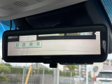 【 デジタルインナーミラー 】車両後方カメラの映像をミラーに映すことが出来ます! そのため、後席に人や荷物があって後方が見えづらい場合でもしっかり視界を確保することが出来ます!