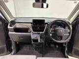Aピラーの傾斜やヒップポイントの位置を最適化。ひらけた前方視界とノンストレスな運転姿勢で快適なドライブが楽しめます。