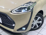【LEDヘッドライト】悪天候や夜間走行時も良好な視界を確保し安心して運転できる高輝度LEDヘッドライトを装備!点灯速度が早く、消費電力も抑えられています。