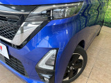 【LEDヘッドライト】悪天候や夜間走行時も良好な視界を確保し安心して運転できる高輝度LEDヘッドライトを装備!点灯速度が早く、消費電力も抑えられています。