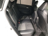 【後部座席】も当然、綺麗・清潔に仕上げております。内装の綺麗なお車は気持ちが良いですし、コンディションのいい車が多いです。これもオススメの1台です。