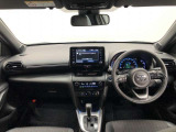 シンプルながら機能性あふれる運転席廻りです。視界性もよく、運転しやすいですよ。