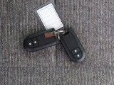 電子キーをポケットやカバンに入れているだけで、ドアの開錠・施錠が行えます。荷物を抱えていてもラクラク開閉です。エンジン始動も行えます。