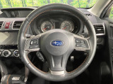 【純正革巻きステアリング】上質な革を使用することで、手にしっかり馴染みとても運転しやすいハンドルです♪