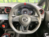 【純正革巻きステアリング】上質な革を使用することで、手にしっかり馴染みとても運転しやすいハンドルです♪