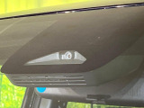 【トヨタセーフティセンス】走行中に前方の車両等を認識し、衝突しそうな時は警報とブレーキで衝突回避と被害軽減をアシスト。より安全にドライブをお楽しみいただけます。