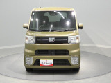 【フロント】 存在感のあるスクエアボディ。視界が高く、毎日の運転が楽しくなるデザインです。丁寧に清掃しており、期待感を持ってお乗りいただける一台に仕上げました。