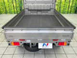 積み下ろしのしやすいデッキにはたっぷりと荷物を積み込んでいただけます。遊びから仕事まで、様々なシーンで頼れます♪