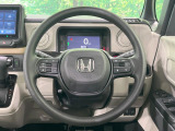 インテリアに合わせたデザインのステアリングは、運転される方のことも考え、運転しやすい形状、大きさです。是非一度、実際に触ってお確かめください。