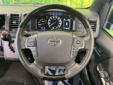 【純正革巻きステアリング】上質な革を使用することで、手にしっかり馴染みとても運転しやすいハンドルです♪