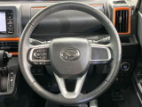インテリアに合わせたデザインのステアリングは、運転される方のことも考え、運転しやすい形状、大きさです。是非一度、実際に触ってお確かめください。
