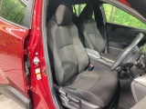運転席まわりには十分なスペースがあり、大柄な方でもゆったり運転していただける環境です。
