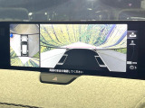 【360&deg;ビューモニター】専用のカメラにより、上から見下ろしたような視点で360度クルマの周囲を確認することができます☆縦列駐車や幅寄せ時に活躍してくれます♪