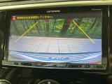 【バックカメラ】駐車時に後方がリアルタイム映像で確認できます。大型商業施設や立体駐車場での駐車時や、夜間のバック時に大活躍!運転スキルに関わらず、今や必須となった装備のひとつです!