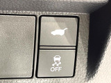 【パワーバックドア】スマートキーや運転席のボタンを押すだけでリアゲートが自動で開閉します!荷物を持っている時や、高い位置にあるバックドアを閉める際に便利な機能です♪