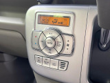 【オートエアコン】一度お好みの温度に設定すれば、車内の温度を検知し風量や温度を自動で調整。暑い&hellip;寒い&hellip;と何度もスイッチ操作をする必要はありません。快適な車内空間には必須の機能ですね♪