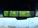 【デジタルインナーミラー】後席の大きな荷物や同乗者で後方が確認しづらい時でも安心!カメラが撮影した車両後方の映像をルームミラー内に表示。クリアな視界で状況の確認が可能です!