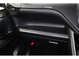インパネテーブル装備!車内での小物などを一時的に置くとき利用できます。