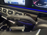 バックカメラにより駐車時の後方確認も楽にできます。