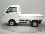 【外観反対サイド】雪道や悪路での走行に安心感をもたらす4WD車。これからの季節、お仕事やプライベートで幅広く活躍すること間違いなしの一台です。