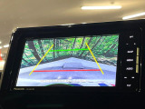 【バックカメラ】駐車時に後方がリアルタイム映像で確認できます。大型商業施設や立体駐車場での駐車時や、夜間のバック時に大活躍!運転スキルに関わらず、今や必須となった装備のひとつです!