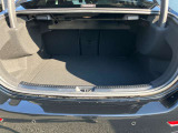 ゆったりとしたトランクルームでございます。たくさんのお荷物の車載が可能でございます。